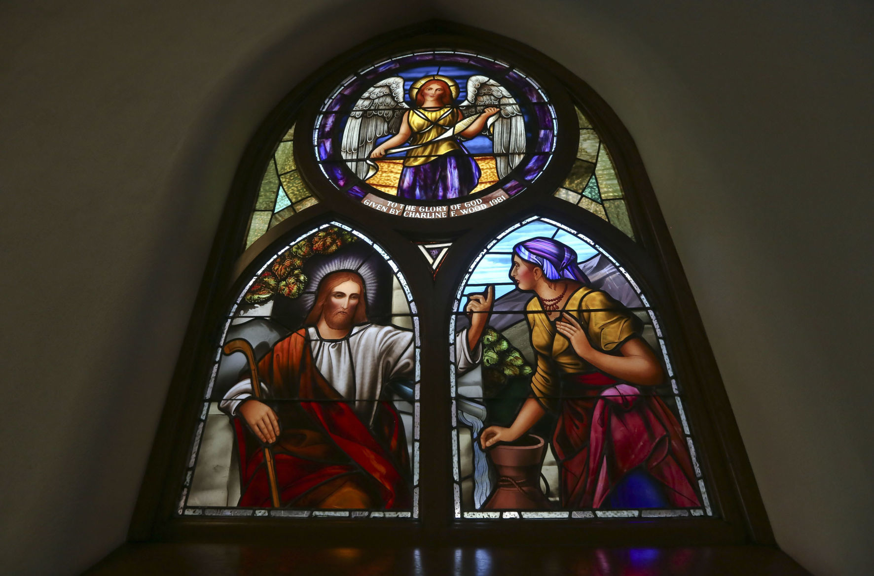 St Johns Stainglass 12 08.01.18.JPG